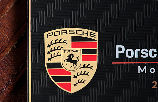 cartes en métal pour des clubs de passionnées de voiture de luxe de sport